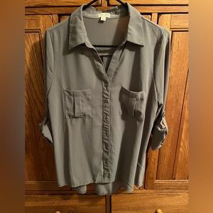 Zenana ‘The Arte’ Gray Blouse